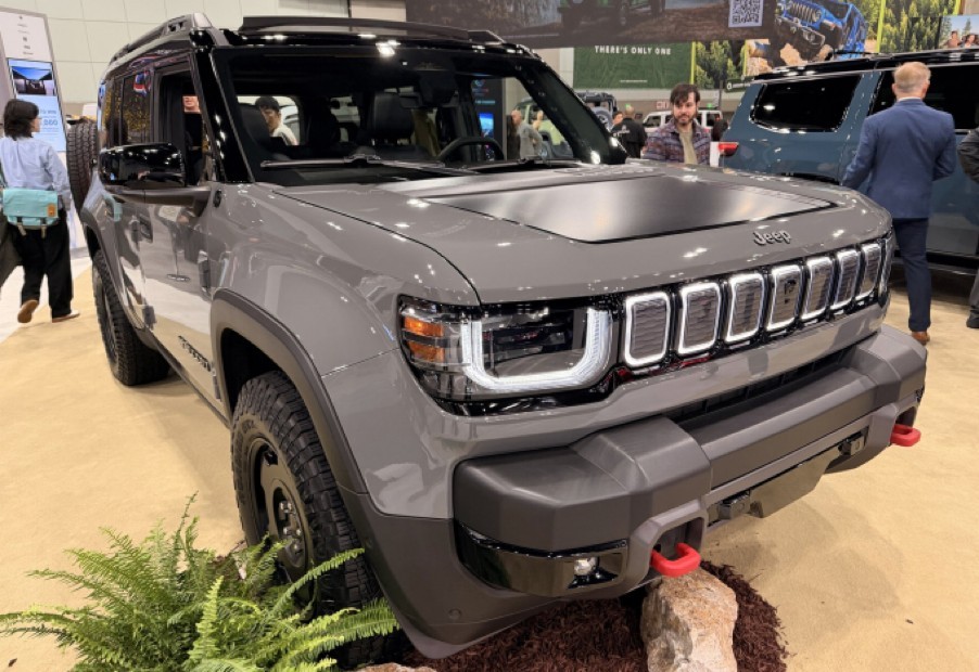 Ôtô ở triển lãm bị lột nội thất, chê chất lượng lắp ráp