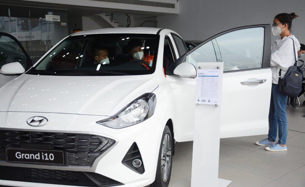 Tiêu thụ ô tô máy xăng giá rẻ chững lại, chỉ Toyota Wigo tăng trưởng